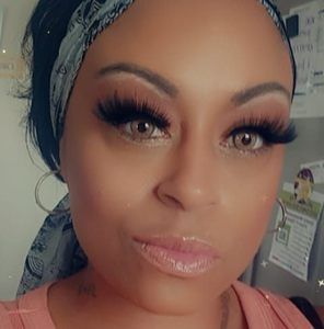 Meet your Posher, Nakisha